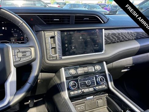 Used 2023 GMC Yukon XL Denali AWD/4WD image 9