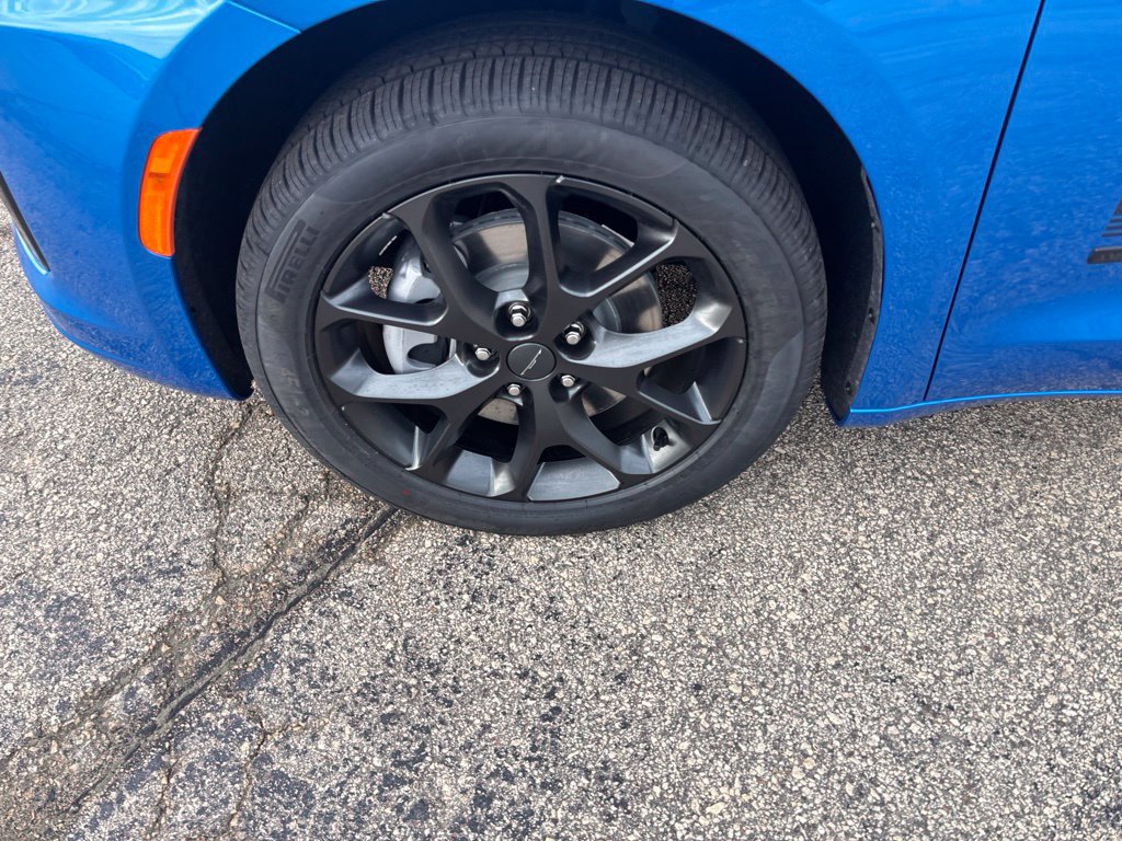 New 2027 Chrysler Pacifica Select AWD/4WD image 9