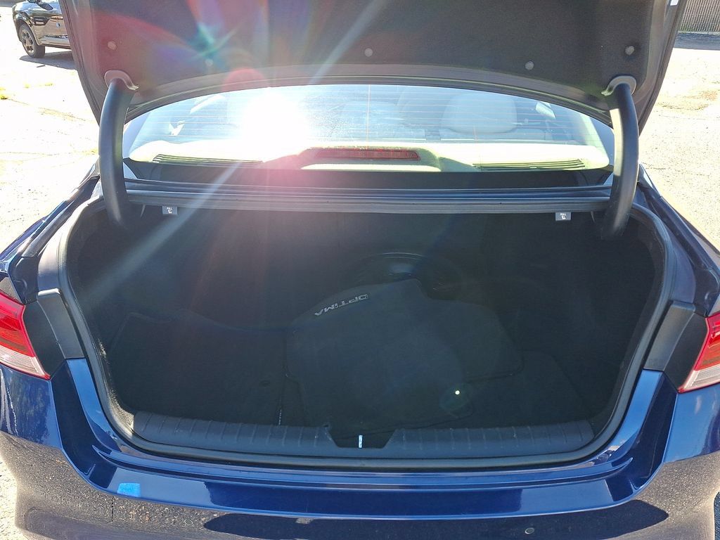 Used 2018 Kia Optima LX w/ 17" Alloy Wheels Package FWD image 28