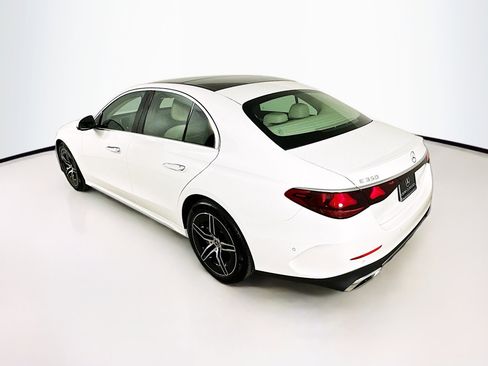 Used 2025 Mercedes-Benz E 350 4MATIC Sedan image 5
