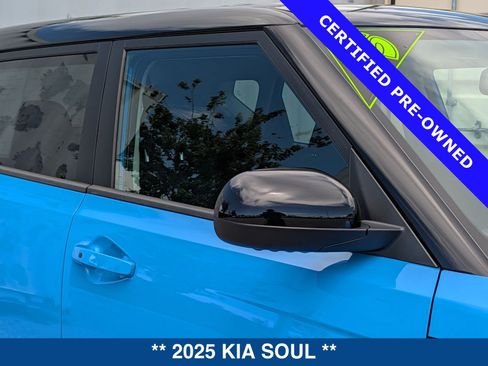 Used 2025 Kia Soul S FWD image 11