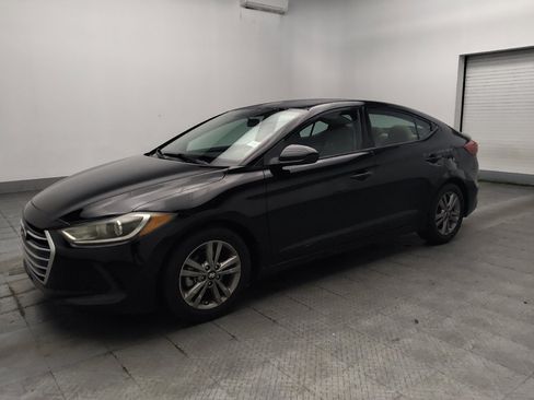 Used 2017 Hyundai Elantra SE FWD image 2