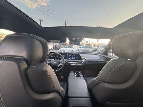 Used 2026 Cadillac Lyriq Luxury RWD image 16