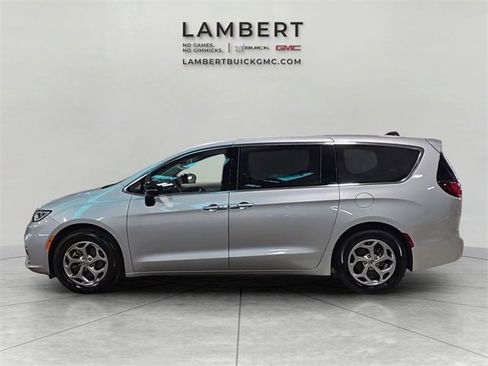 Used 2024 Chrysler Pacifica Limited image 2