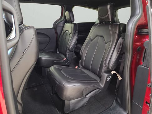 Used 2025 Chrysler Pacifica Select FWD image 14