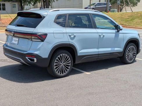 New 2026 Volkswagen Taos SE FWD image 4