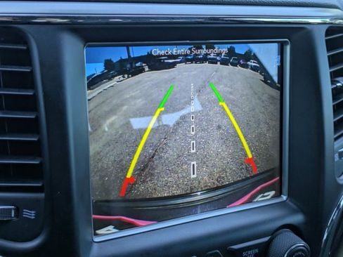 Used 2018 Jeep Grand Cherokee Altitude AWD/4WD image 15