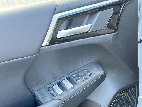 New 2026 Mitsubishi Outlander SE image 16