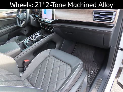 Certified 2024 Volkswagen Atlas SEL Premium R-Line image 13