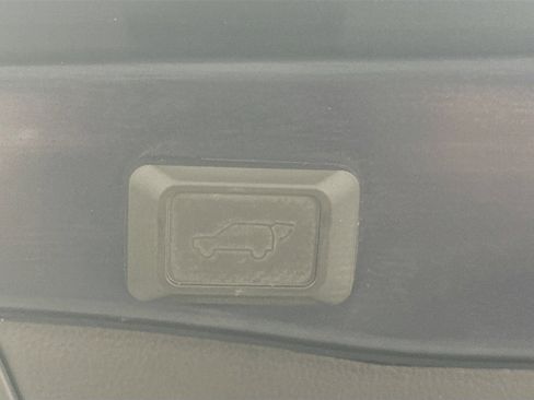 Used 2021 Toyota RAV4 Limited image 30