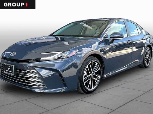 Used 2026 Toyota Camry XLE FWD image 1