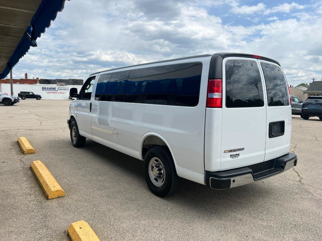 Used 2025 Chevrolet Express 3500 LT w/ LT Preferred Equipment Group RWD image 25
