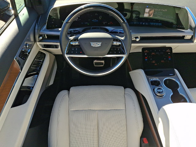 Certified 2026 Cadillac Vistiq Luxury AWD/4WD image 11