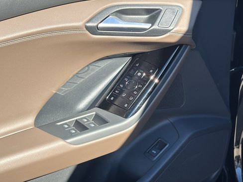 New 2025 Audi Q6 e-tron Premium image 13