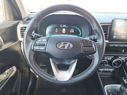 Used 2025 Hyundai Venue SEL FWD image 23