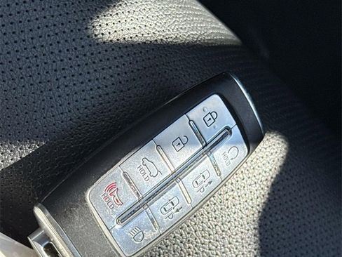 Used 2022 Genesis GV70 2.5T w/ Advanced Package image 32