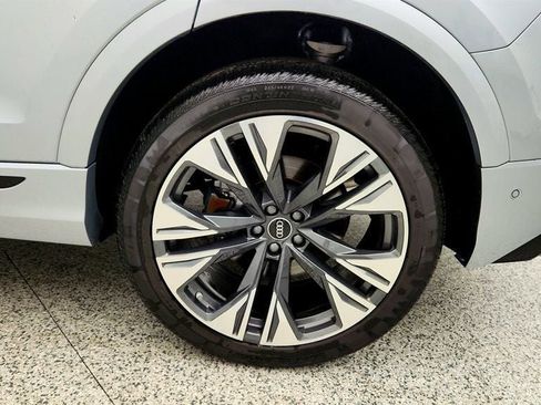 Used 2025 Audi Q8 Premium Plus w/ Premium Plus Package AWD/4WD image 9