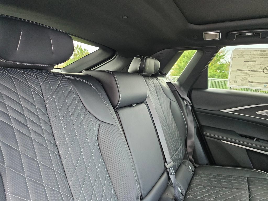 New 2027 Cadillac Lyriq Signature Sport w/ Nappa Leather Package AWD/4WD image 13
