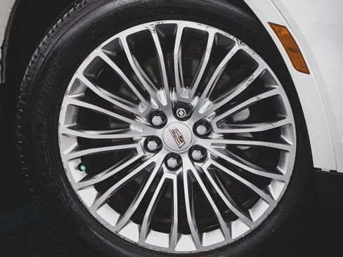 Used 2017 Cadillac XT5 Platinum w/ Driver Assist Package image 32