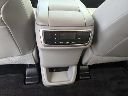 Used 2015 Toyota Highlander XLE AWD/4WD image 23