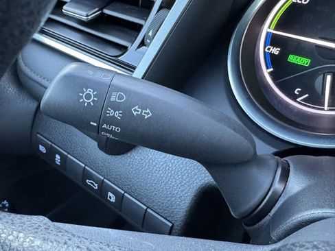 Certified 2018 Toyota Camry LE image 29