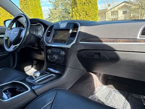 Used 2016 Chrysler 300 C image 27