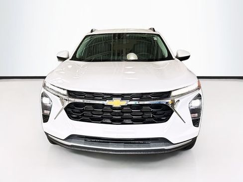 Used 2024 Chevrolet Trax LT FWD image 4