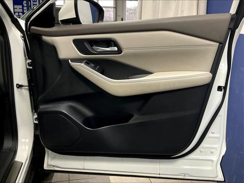 Used 2023 Nissan Rogue SL w/ SL Premium Package image 12