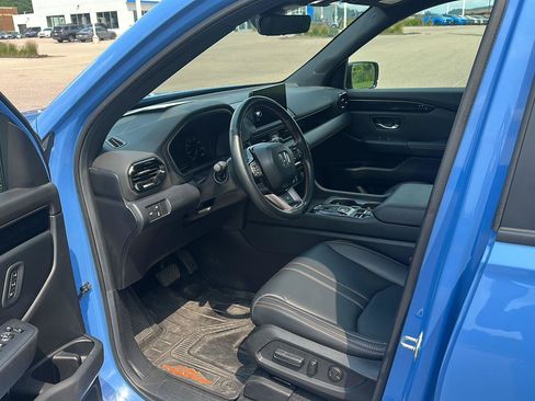 Used 2025 Honda Pilot TrailSport image 8