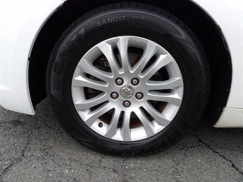 Used 2016 Toyota Sienna XLE image 27