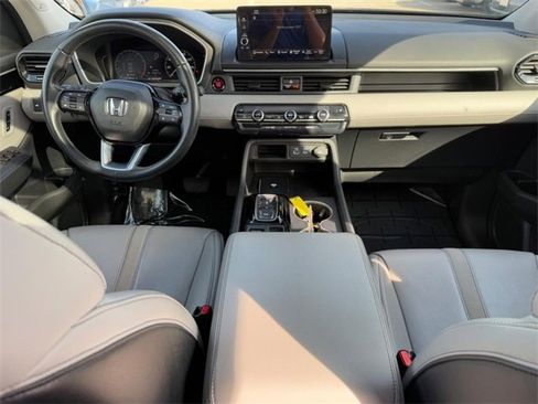Used 2023 Honda Pilot Touring image 12
