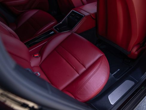 Used 2020 Porsche Panamera image 47