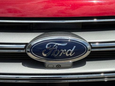 Used 2018 Ford Edge Titanium w/ Equipment Group 302A FWD image 5