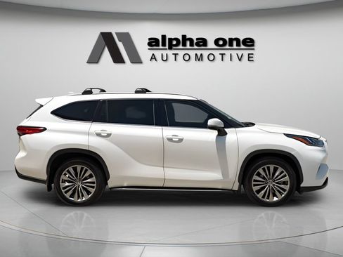 Used 2020 Toyota Highlander Platinum AWD/4WD image 4