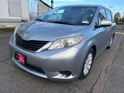 Used 2011 Toyota Sienna LE w/ Towing Pkg