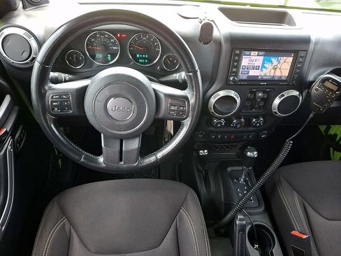 Used 2013 Jeep Wrangler Unlimited Rubicon w/ Connectivity Group AWD/4WD image 11