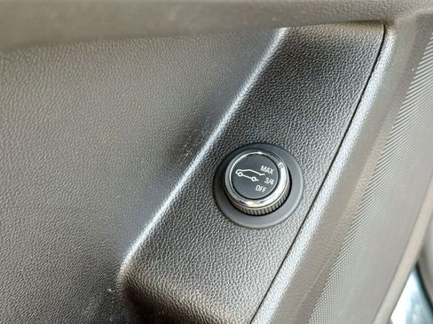 Used 2019 Chevrolet Traverse LT image 20