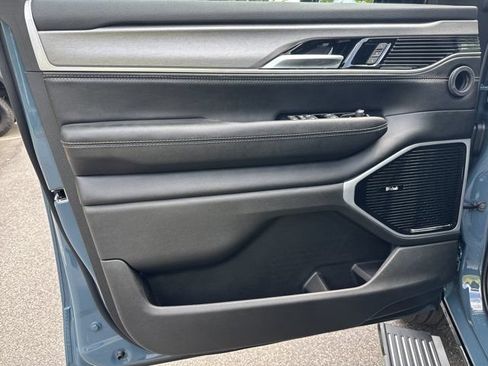 New 2026 Jeep Grand Wagoneer Limited AWD/4WD image 9