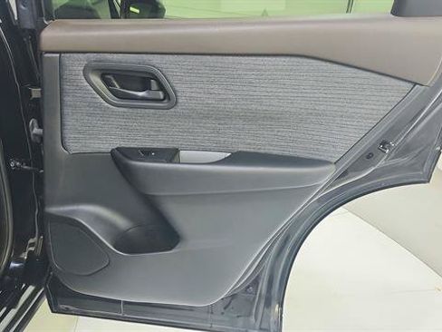 Used 2023 Nissan Rogue S AWD/4WD image 26