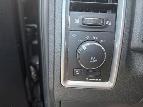 Used 2018 RAM 1500 Big Horn image 16