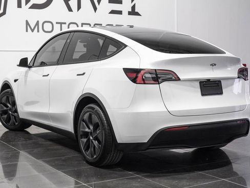 Used 2025 Tesla Model Y Long Range image 13