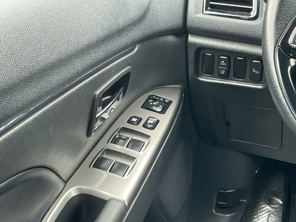 Used 2024 Mitsubishi Outlander Sport SE AWD/4WD image 19