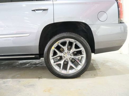 Used 2018 Cadillac Escalade Premium Luxury AWD/4WD image 7