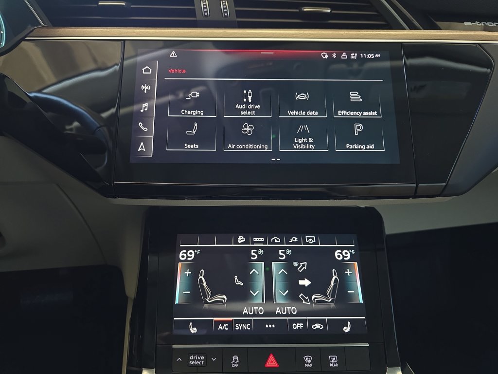 Used 2024 Audi Q8 e-tron Premium AWD/4WD image 23