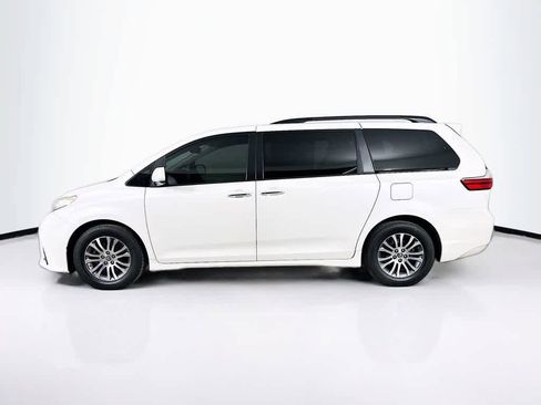 Used 2020 Toyota Sienna XLE w/ XLE Navigation Package FWD image 3