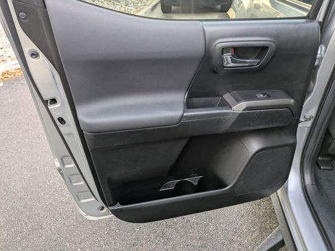 Used 2022 Toyota Tacoma TRD Off-Road w/ Technology Package image 27