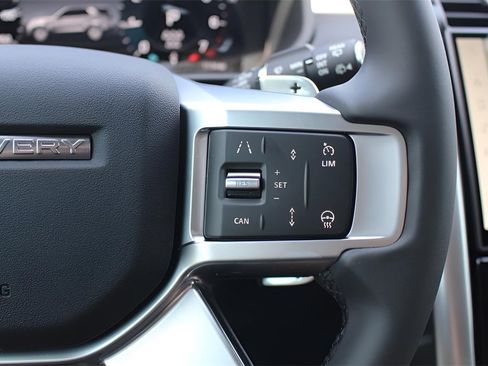 New 2025 Land Rover Discovery Dynamic SE image 20