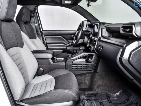 Used 2025 Toyota 4Runner TRD Off-Road image 26