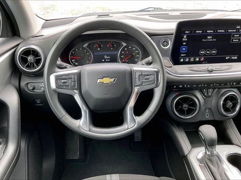 Used 2025 Chevrolet Blazer LT AWD/4WD image 5