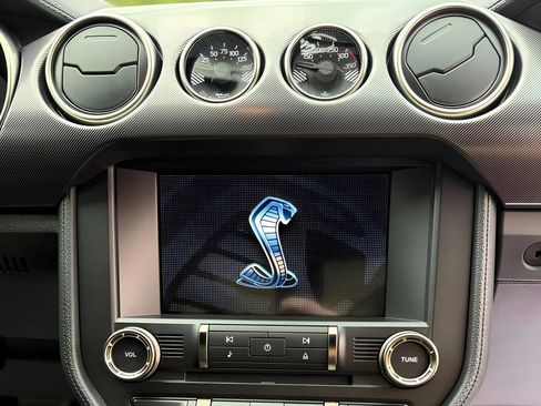 Used 2022 Ford Mustang Shelby GT500 w/ Technology Package image 26